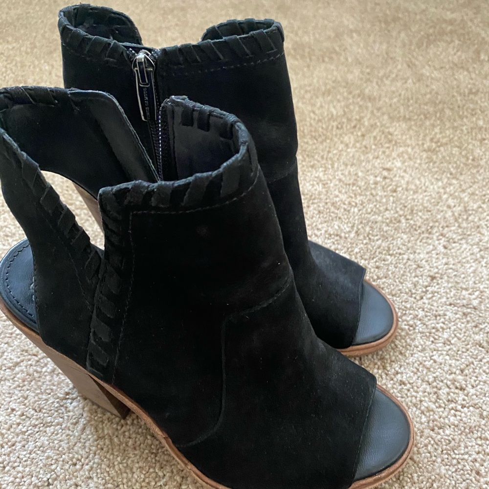 Vince camuto peep toe booties